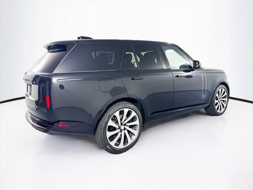 2025 Land Rover Range Rover P530 SE