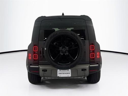2025 Land Rover Defender 110 P400 X-Dynamic SE