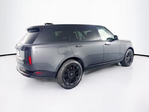 2025 Land Rover Range Rover P400 SE 7 Seat