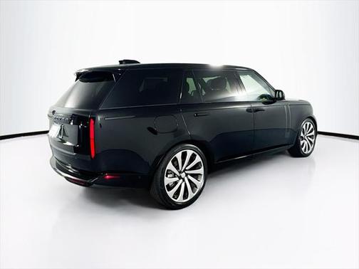 2025 Land Rover Range Rover P530 SE 7 Seat