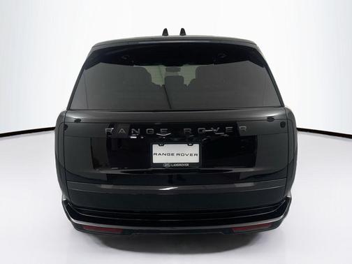 Santorini Black Metallic 2026 Land Rover Range Rover P530 SE 7 Seat