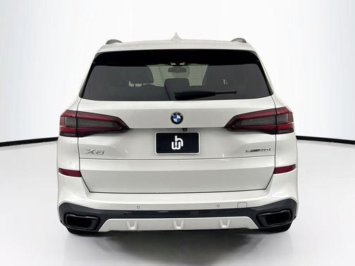Mineral White Metallic 2021 BMW X5 sDrive40i