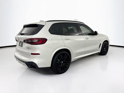Mineral White Metallic 2021 BMW X5 sDrive40i