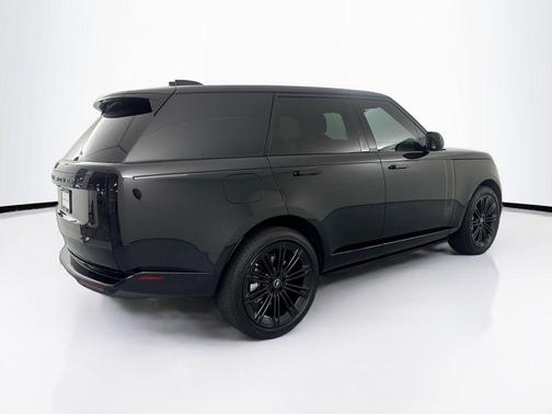 Santorini Black Metallic 2025 Land Rover Range Rover P530 SE