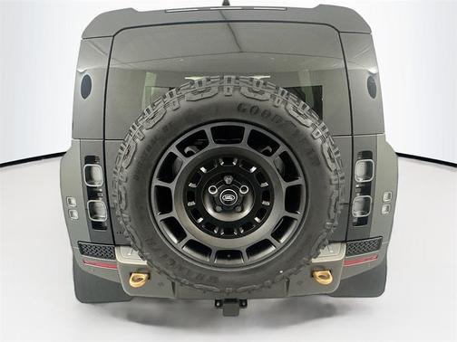 2025 Land Rover Defender P635 OCTA Edition One