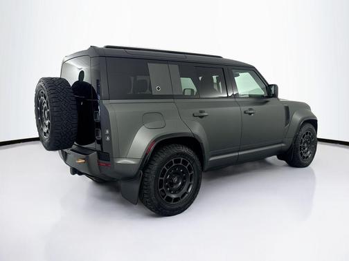 2025 Land Rover Defender P635 OCTA Edition One