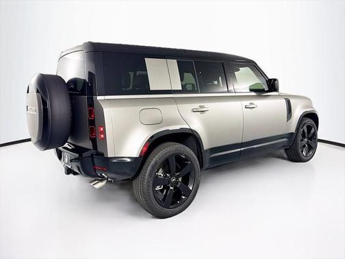 2025 Land Rover Defender 110 P500 X-Dynamic SE