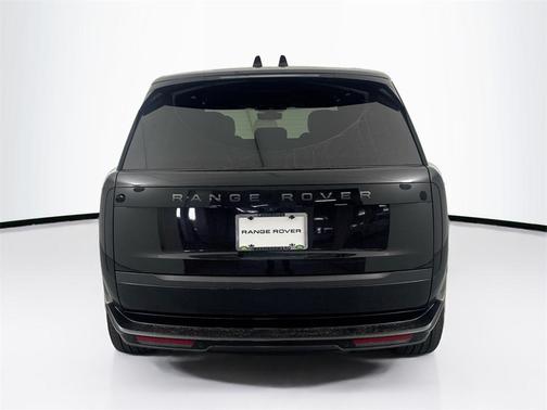 2026 Land Rover Range Rover P530 SE