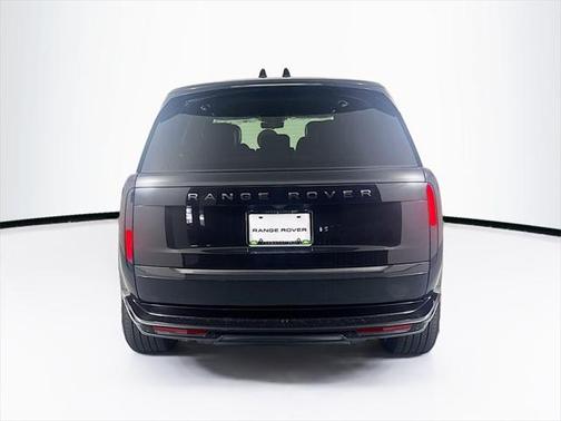 2025 Land Rover Range Rover P400 SE 7 Seat