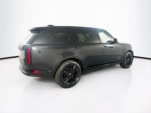 2025 Land Rover Range Rover P400 SE 7 Seat