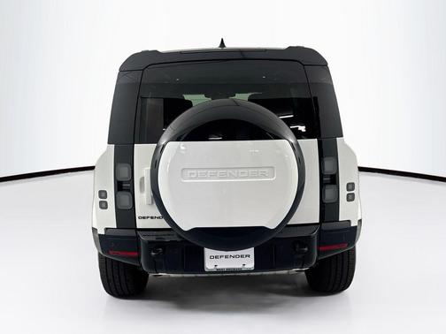 Fuji White 2026 Land Rover Defender P400 X-Dynamic SE