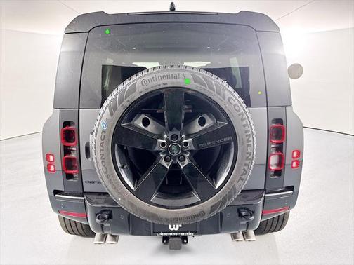 2025 Land Rover Defender 110 V8