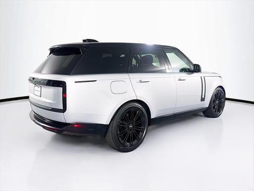 2025 Land Rover Range Rover P530 SE
