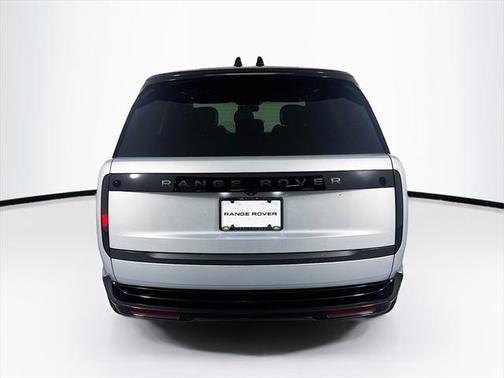 2025 Land Rover Range Rover P530 SE