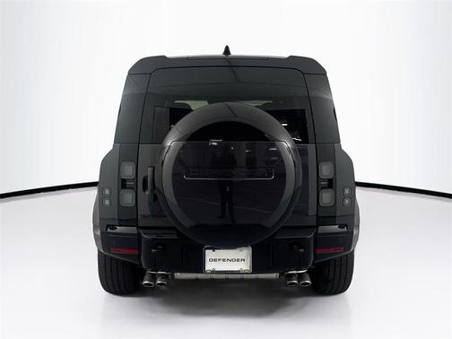 2026 Land Rover Defender 110 V8