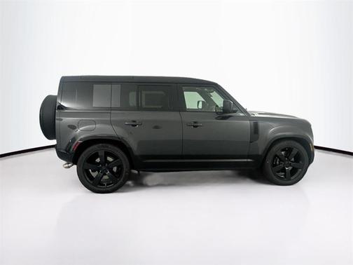 2026 Land Rover Defender 110 V8