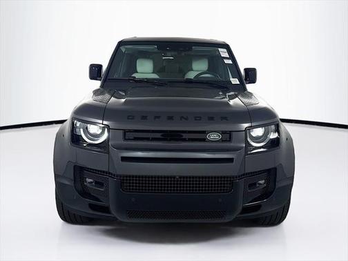 2025 Land Rover Defender 110 P400 X-Dynamic SE