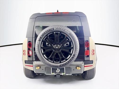 2025 Land Rover Defender 110 V8