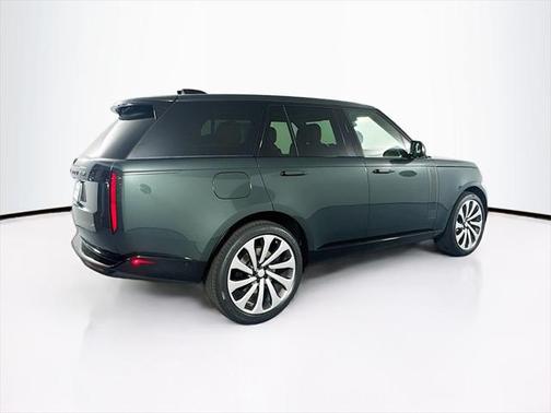 2025 Land Rover Range Rover P530 SE