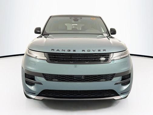 Giola Green Metallic 2026 Land Rover Range Rover Sport SE