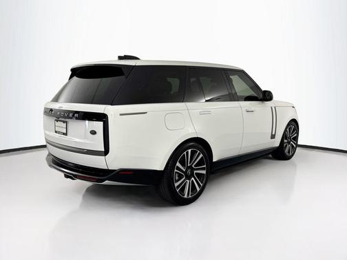 White 2023 Land Rover Range Rover P400 SE