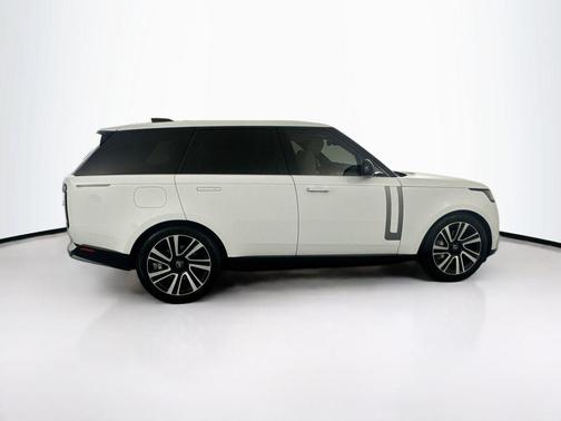 White 2023 Land Rover Range Rover P400 SE