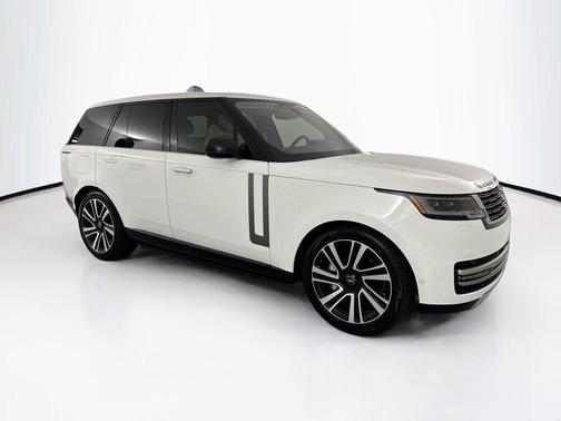 White 2023 Land Rover Range Rover P400 SE