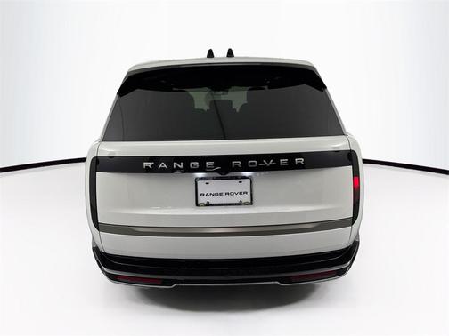 2025 Land Rover Range Rover P400 SE 7 Seat