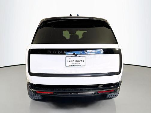 Fuji White 2026 Land Rover Range Rover P400 SE