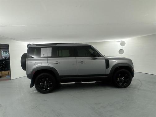 2020 Land Rover Defender 110 SE