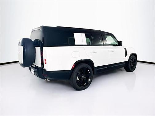 2025 Land Rover Defender 130 P400 X-Dynamic SE