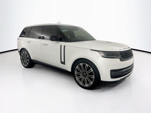 Ostuni Pearl White Metallic 2024 Land Rover Range Rover P400 SE