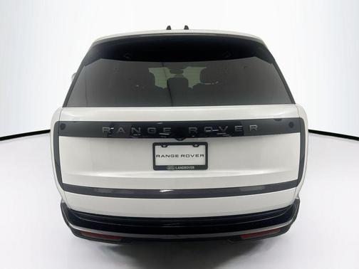 Ostuni Pearl White Metallic 2024 Land Rover Range Rover P400 SE