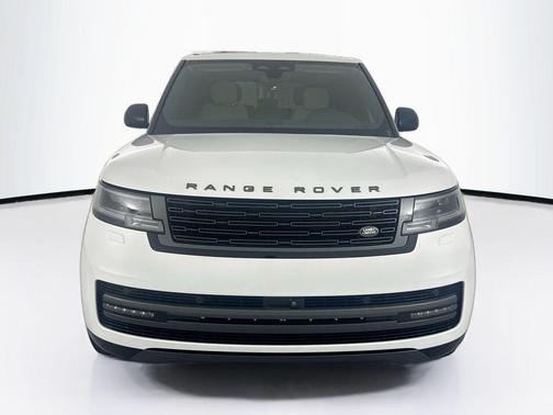 Ostuni Pearl White Metallic 2024 Land Rover Range Rover P400 SE