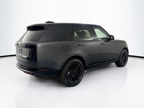 Carpathian Grey Premium Metallic 2026 Land Rover Range Rover P400 SE