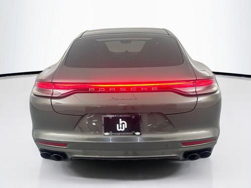 2023 Porsche Panamera Platinum Edition