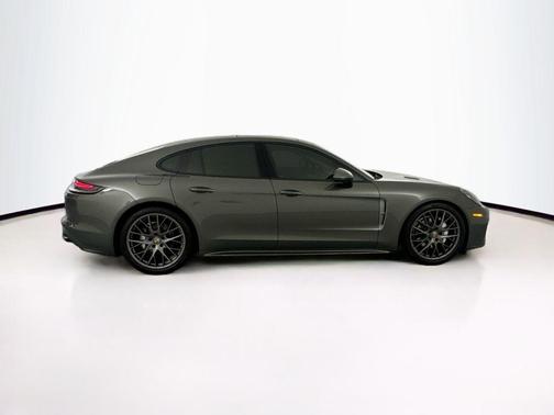 2023 Porsche Panamera Platinum Edition