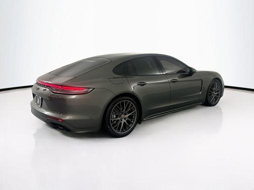2023 Porsche Panamera Platinum Edition