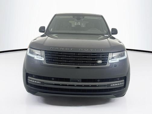 Santorini Black Metallic 2026 Land Rover Range Rover P400 SE