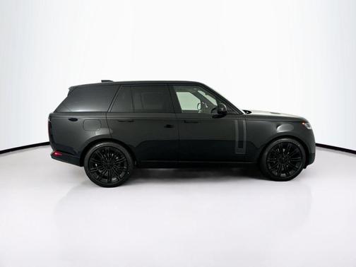 Santorini Black Metallic 2026 Land Rover Range Rover P400 SE