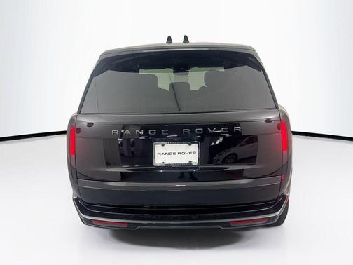 Santorini Black Metallic 2026 Land Rover Range Rover P400 SE