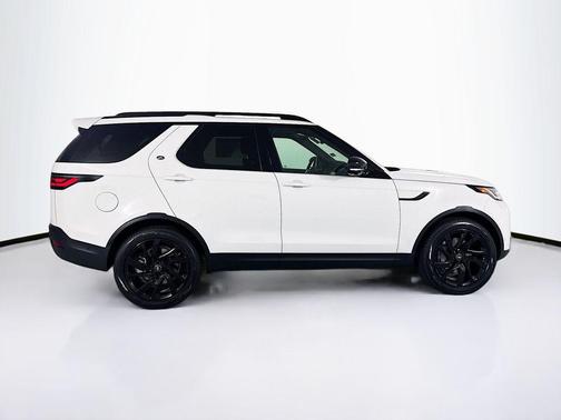2025 Land Rover Discovery P300 S