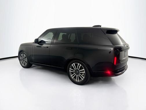 Santorini Black Metallic 2024 Land Rover Range Rover P530 SE