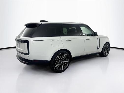2025 Land Rover Range Rover P550e SE