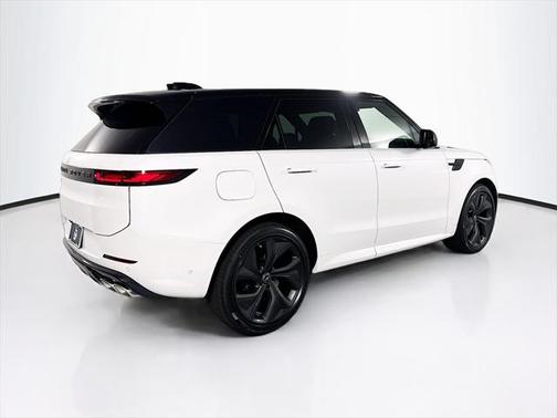 2025 Land Rover Range Rover Sport SE