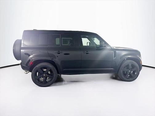 2025 Land Rover Defender 110 V8