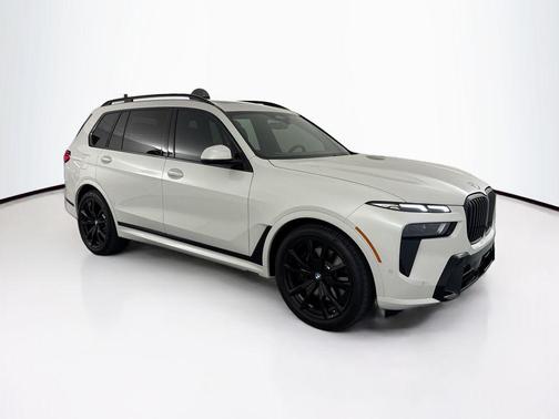 Mineral White Metallic 2026 BMW X7 xDrive40i