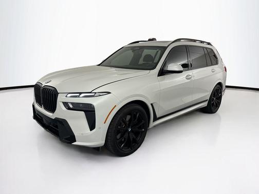 Mineral White Metallic 2026 BMW X7 xDrive40i