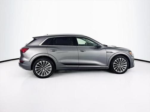 2019 Audi e-tron Premium Plus