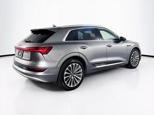 2019 Audi e-tron Premium Plus